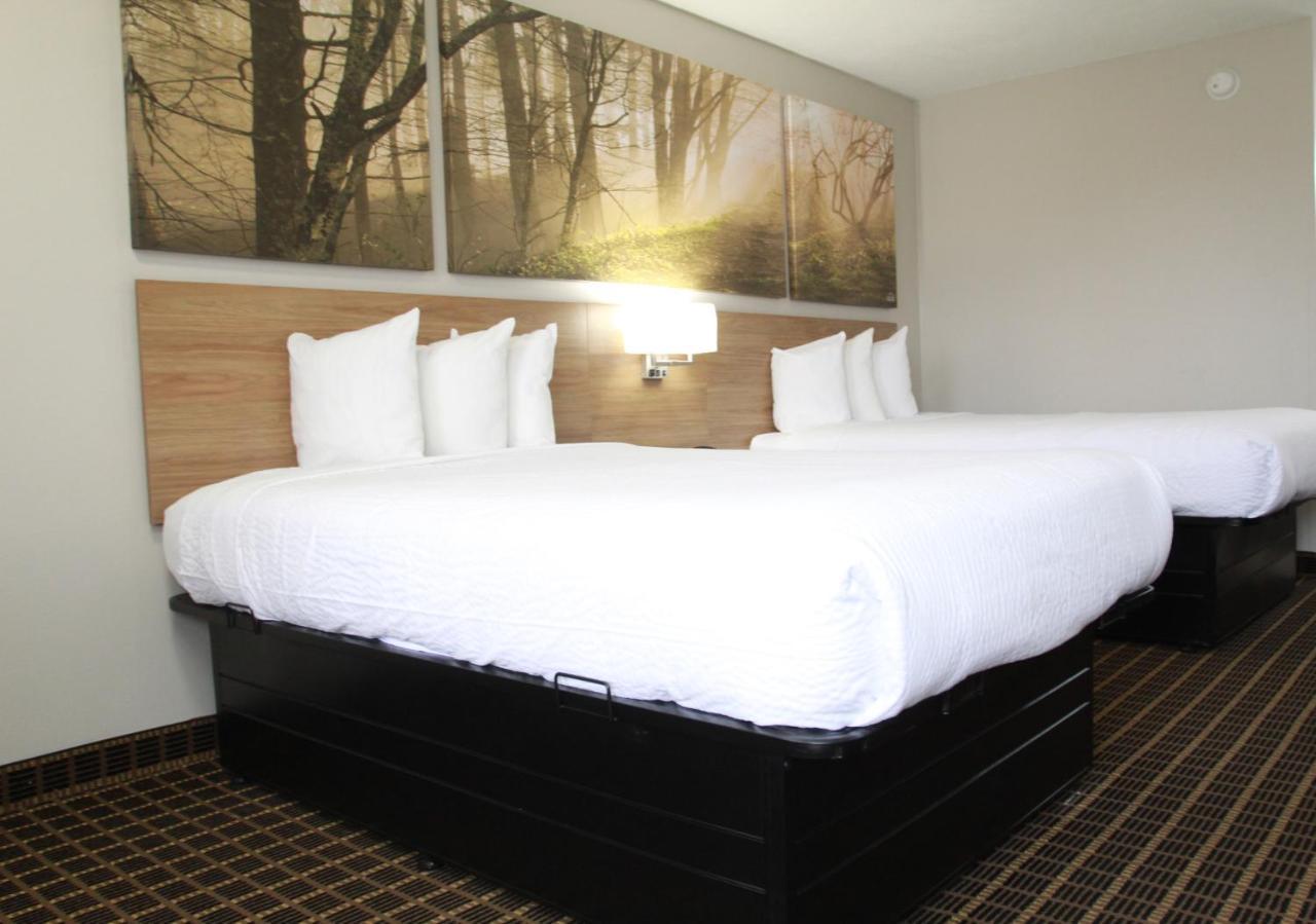 Days Inn By Wyndham Forest Exteriör bild