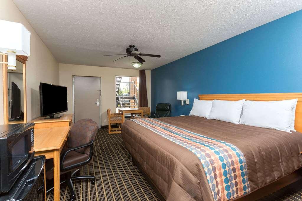 Days Inn By Wyndham Forest Rum bild
